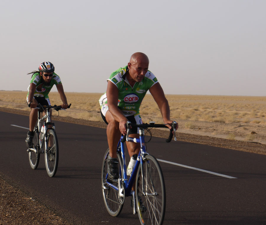 AlexisB cycling sahara with coach 2011