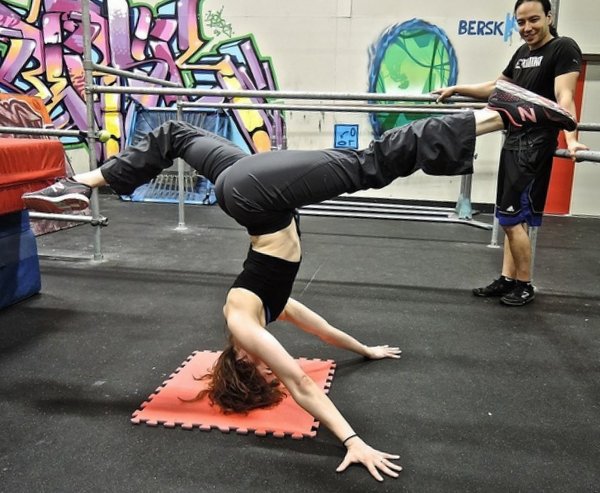 Beth Bergmann, PCC Headstand Split