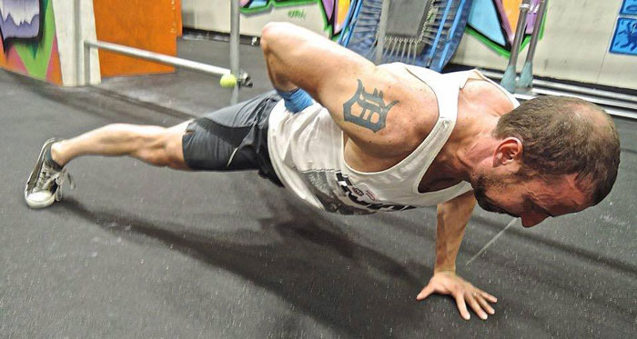 Brad Sadler One-Arm Push up