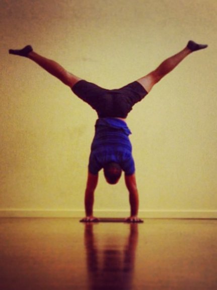 ChrisGarayHandstand