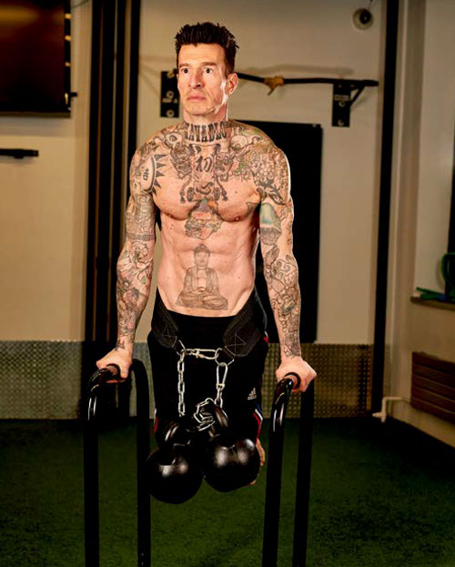 Danny Kavadlo, author of Hybrid Strength Training performing Weighted Dips