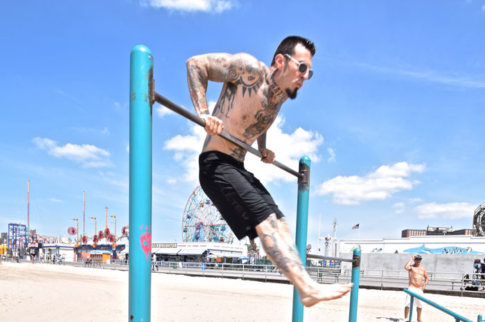 DannyKavadloBeachMuscleUp5