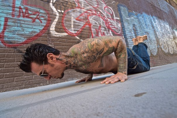 Danny Kavadlo Push-up Kneeling