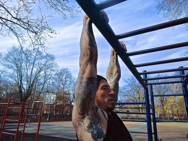 Danny Kavadlo bar hang stretch