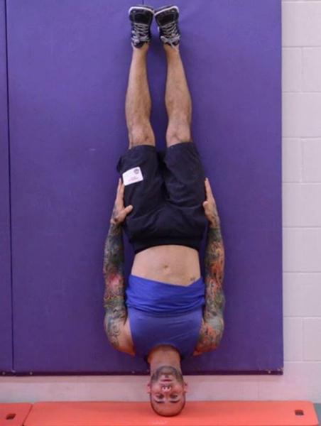 AngeloGalaHeadstand