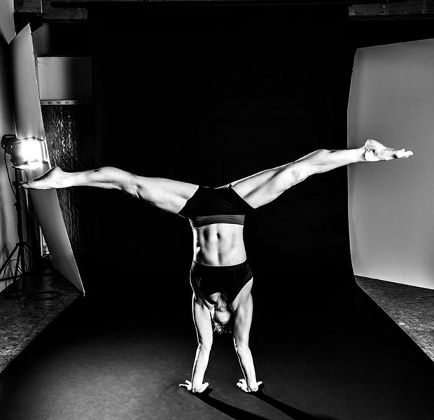 Kirsty Grosart Handstand Split