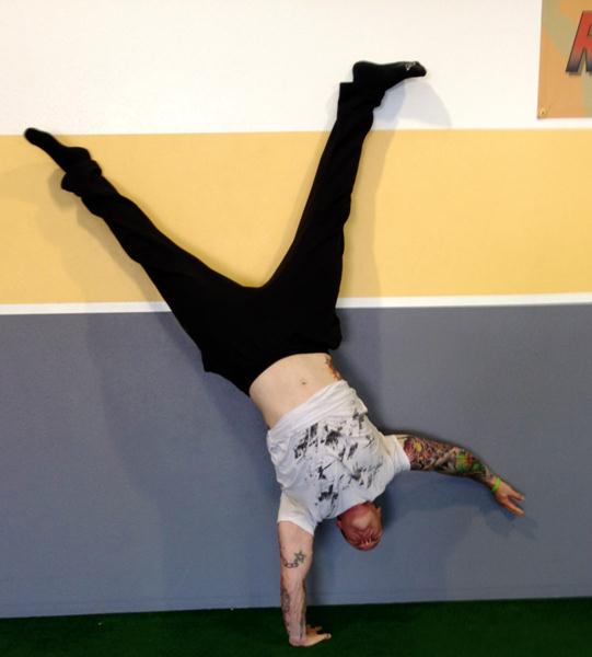 RyanOneHandHandstand