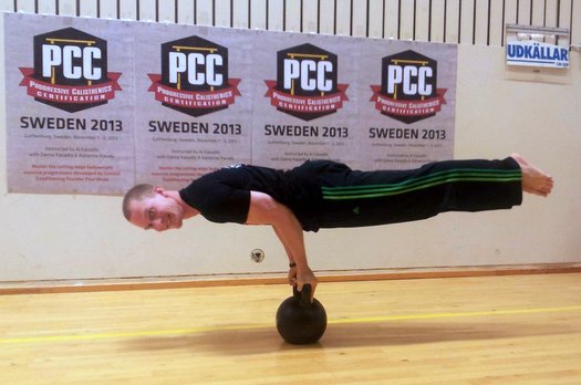 Moritz Rammensee Elbow Lever on Kettlebell at the PCC Workshop in Sweden