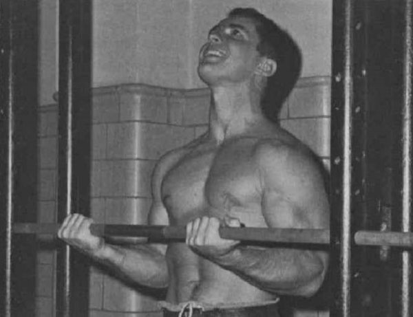 Izometrikus bicepsz edzés, 1964 körül